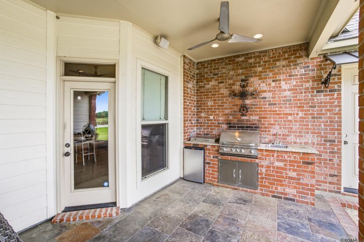 Property Photo: 10456 Buddy Gore Rd LA 70737