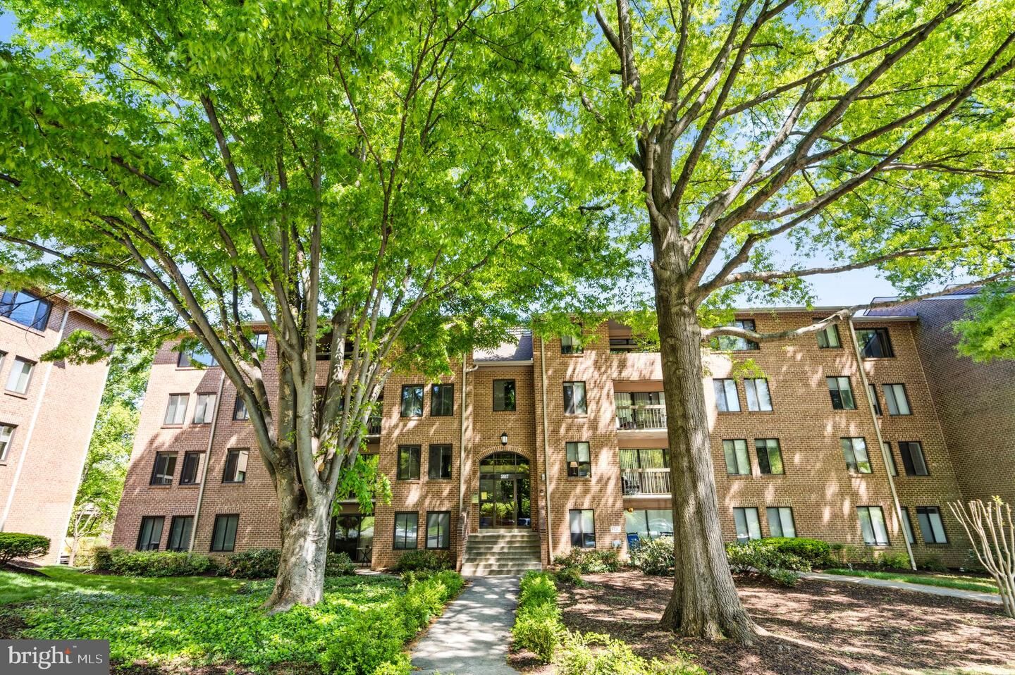 Property Photo:  5817 Edson Lane 101  MD 20852 
