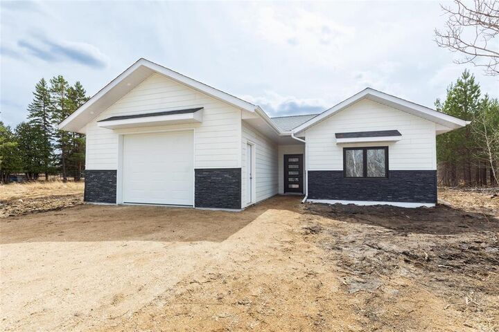 Photo de la propriété:  2 12 Road North  MB R0A 1P0 