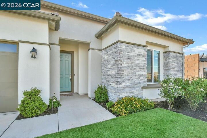 Property Photo:  208 Chinook Dr  CA 94513 