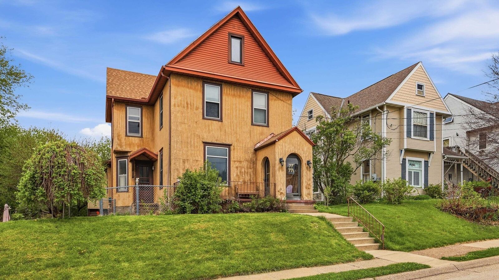 Property Photo:  77 Alpine Street  IA 52001 