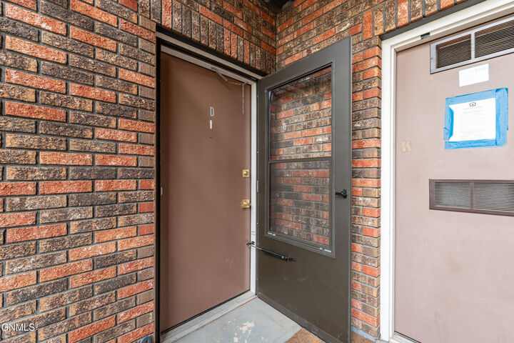 Property Photo:  1405 Avenue B D  ND 58501 