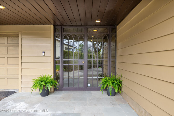 Property Photo:  20 Pen-Y-Bryn Drive  PA 18505 