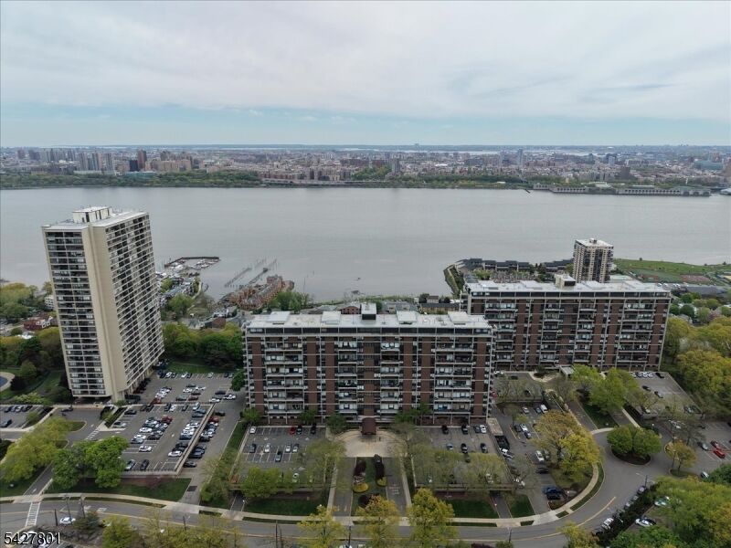 Property Photo:  2 Horizon Road  NJ 07024 