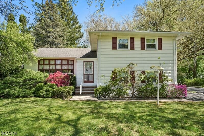 Property Photo:  66 Warwick Cir  NJ 07081 