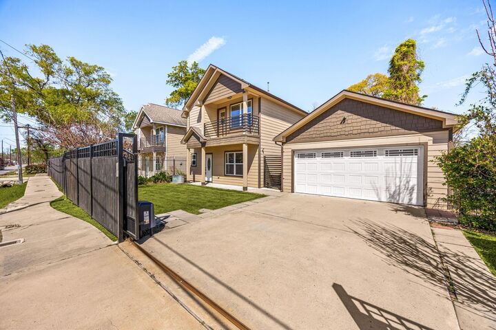Property Photo:  810 Paul Quinn Street  TX 77091 