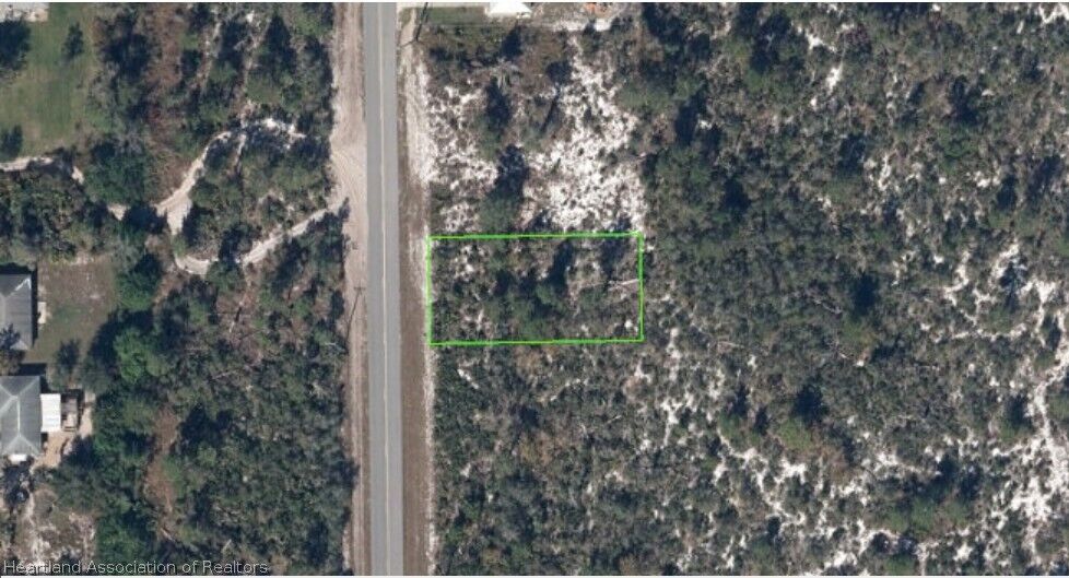 Property Photo:  415 Hallmark Avenue  FL 33852 