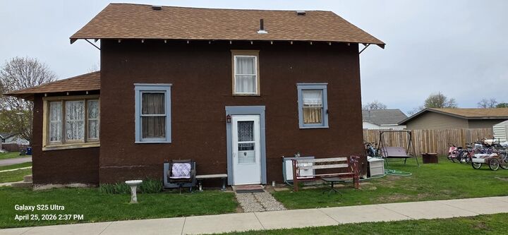 Property Photo:  425 E 12th Streets  IA 51301 