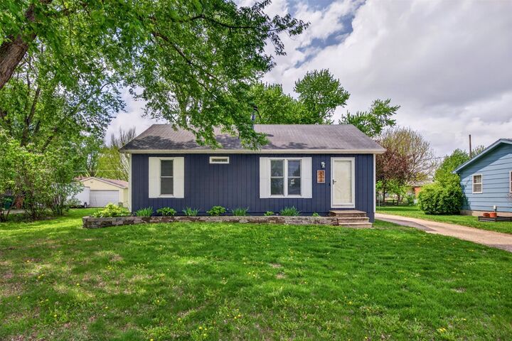 Property Photo:  600 NE Harvey Street  IA 50111 