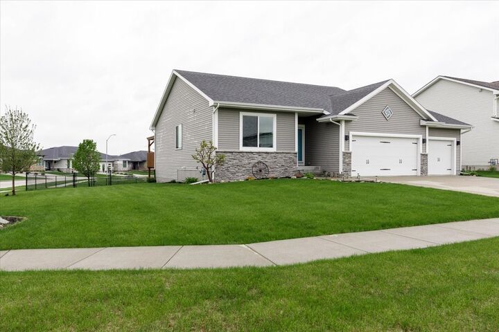 Property Photo:  300 NW 1st Street  IA 50263 