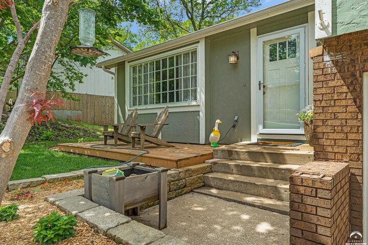 Property Photo:  201 Wagon Wheel Road  KS 66049 