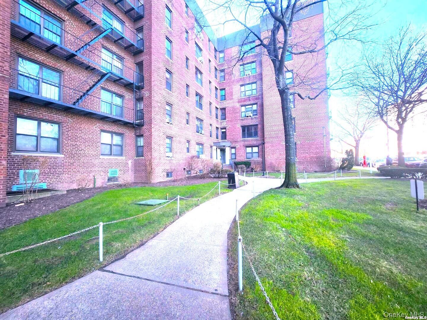 Property Photo:  112-24 Northern Boulevard 3E  NY 11368 