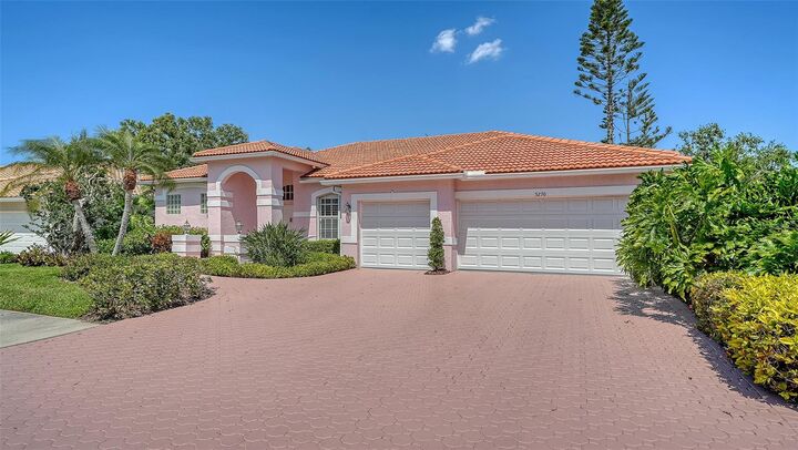 Property Photo:  5270 Far Oak Circle  FL 34238 