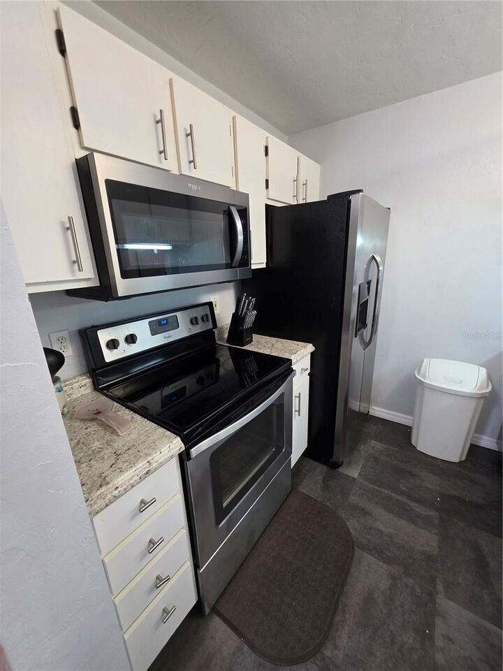 Property Photo:  4000 SW 23rd Street 6-305  FL 32608 