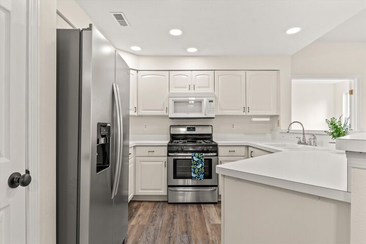 Property Photo:  1491 Fox Pointe Circle  MI 48108 