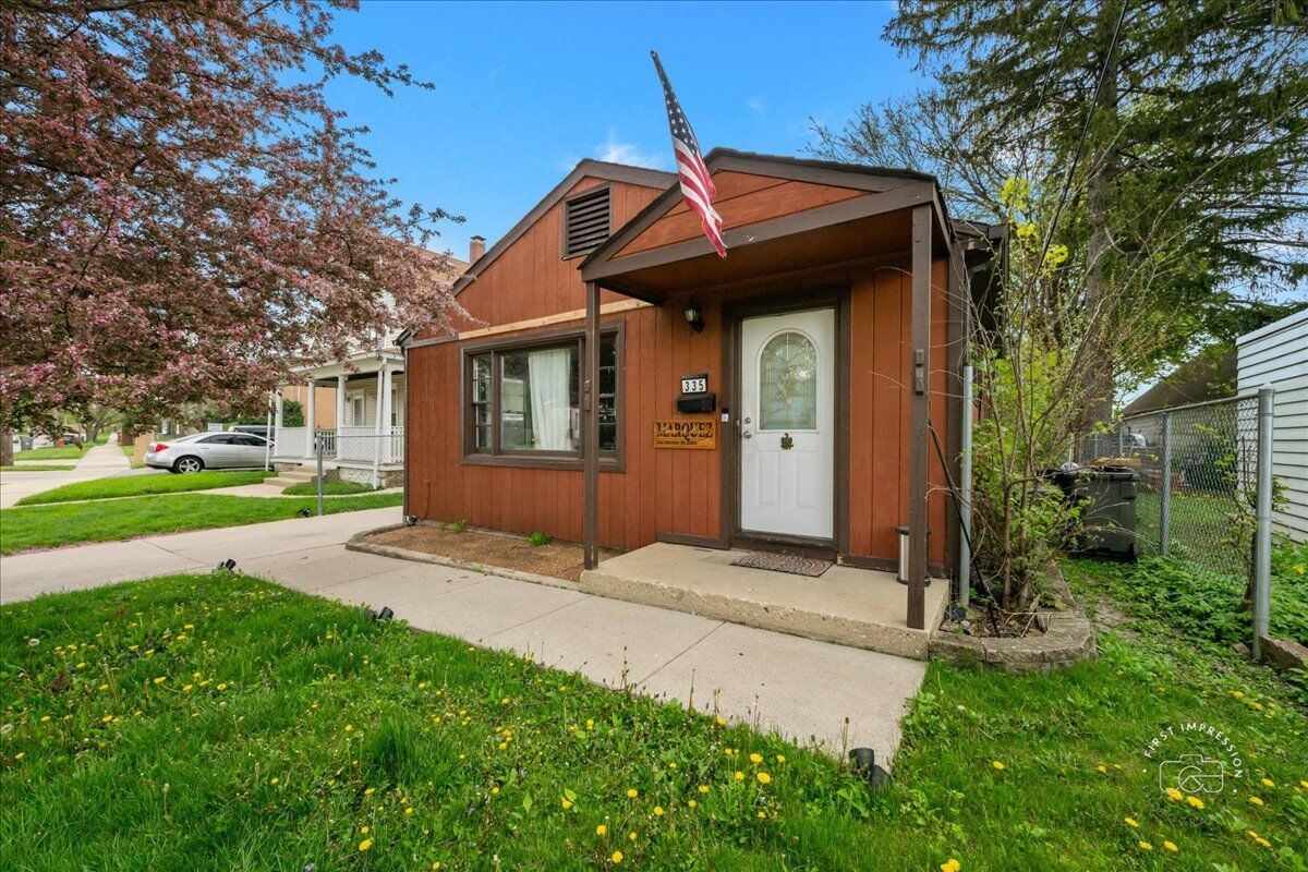 Property Photo: 335 Silver Street IL 60123