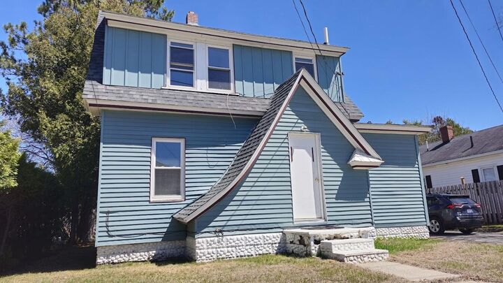 Property Photo:  121 Bates Street  ME 04462 