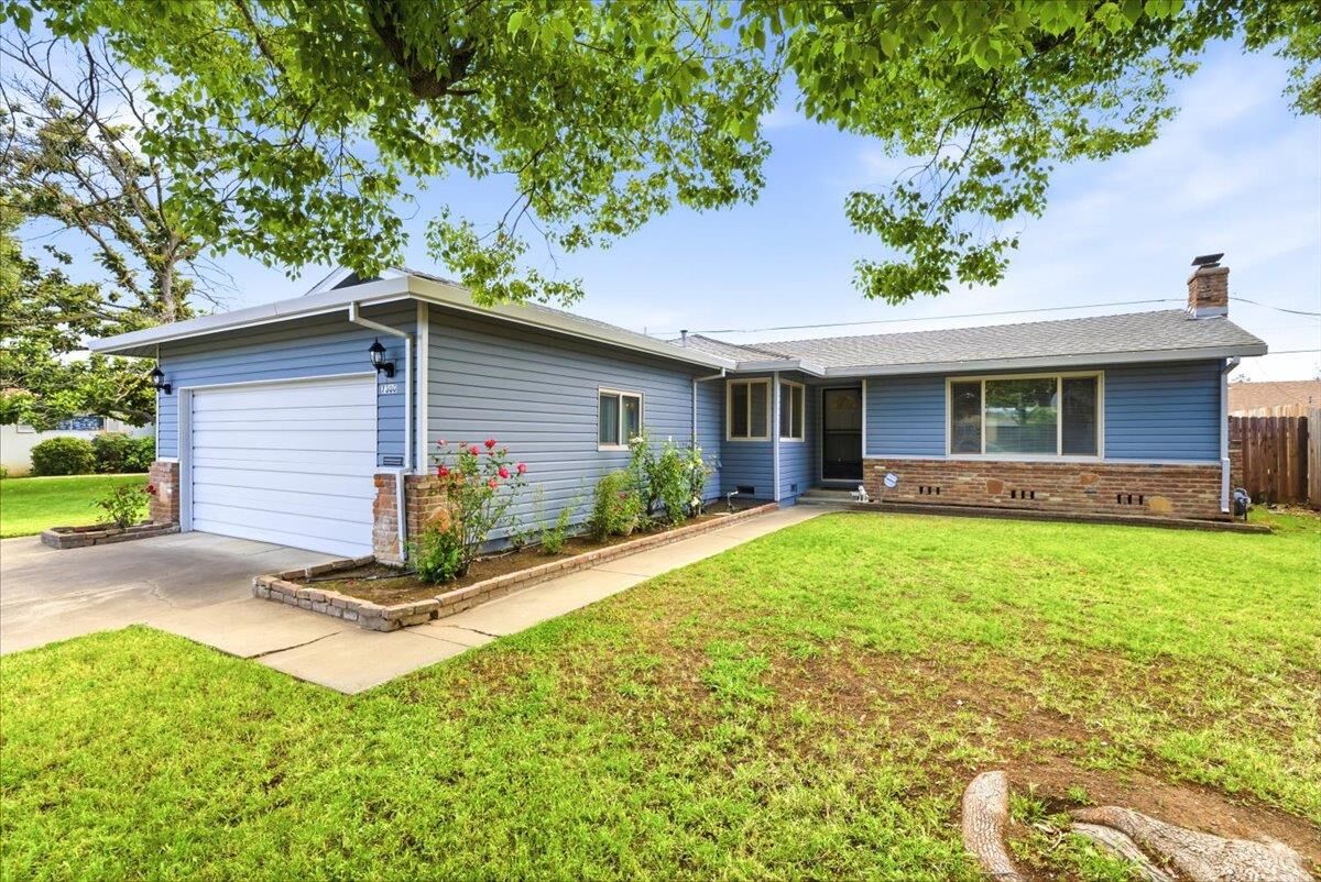 Property Photo: 7300 Flamingo Way CA 95828