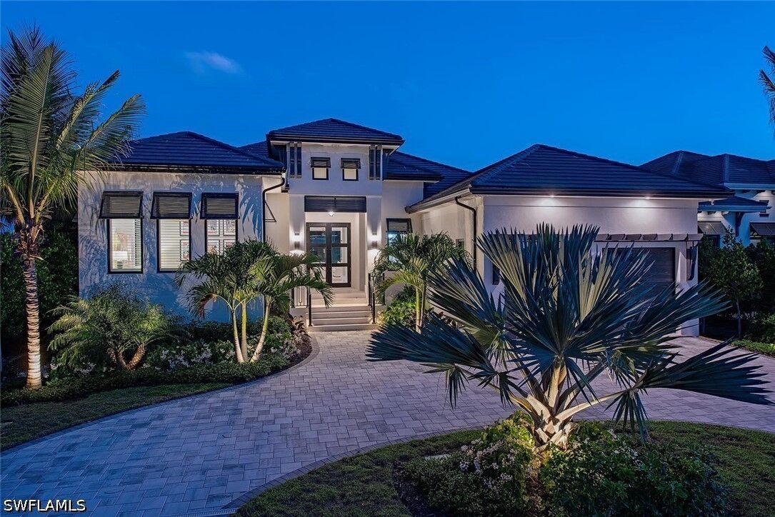 Property Photo: 1456 Curlew Avenue FL 34102