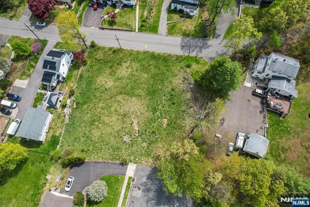 Property Photo:  84-98 Roosevelt  NJ 07508 