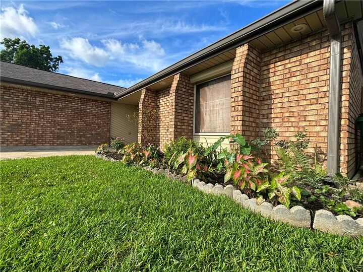 Property Photo: 1605 Armagh Drive LA 70072