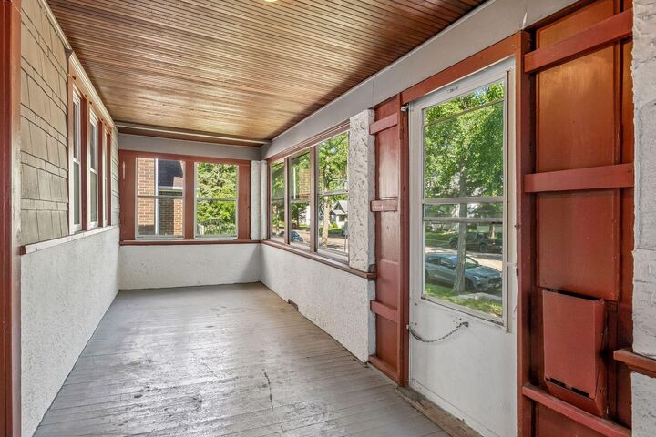 Property Photo:  1896 Grand Avenue  MN 55105 