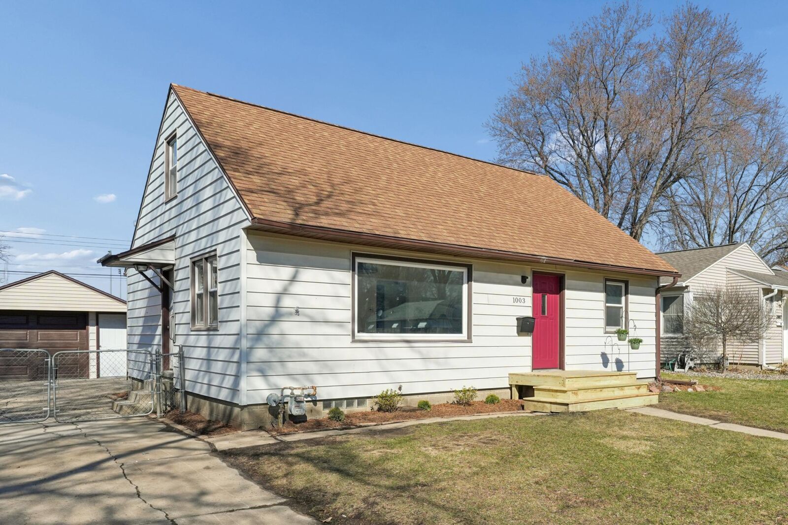 Property Photo:  1003 13th Avenue NW  MN 55901 