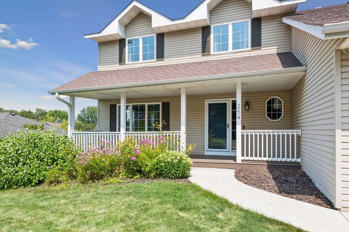 Property Photo:  254 Jaspers Circle S  MN 55318 