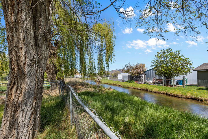 Property Photo:  847 C Avenue  OR 97760 