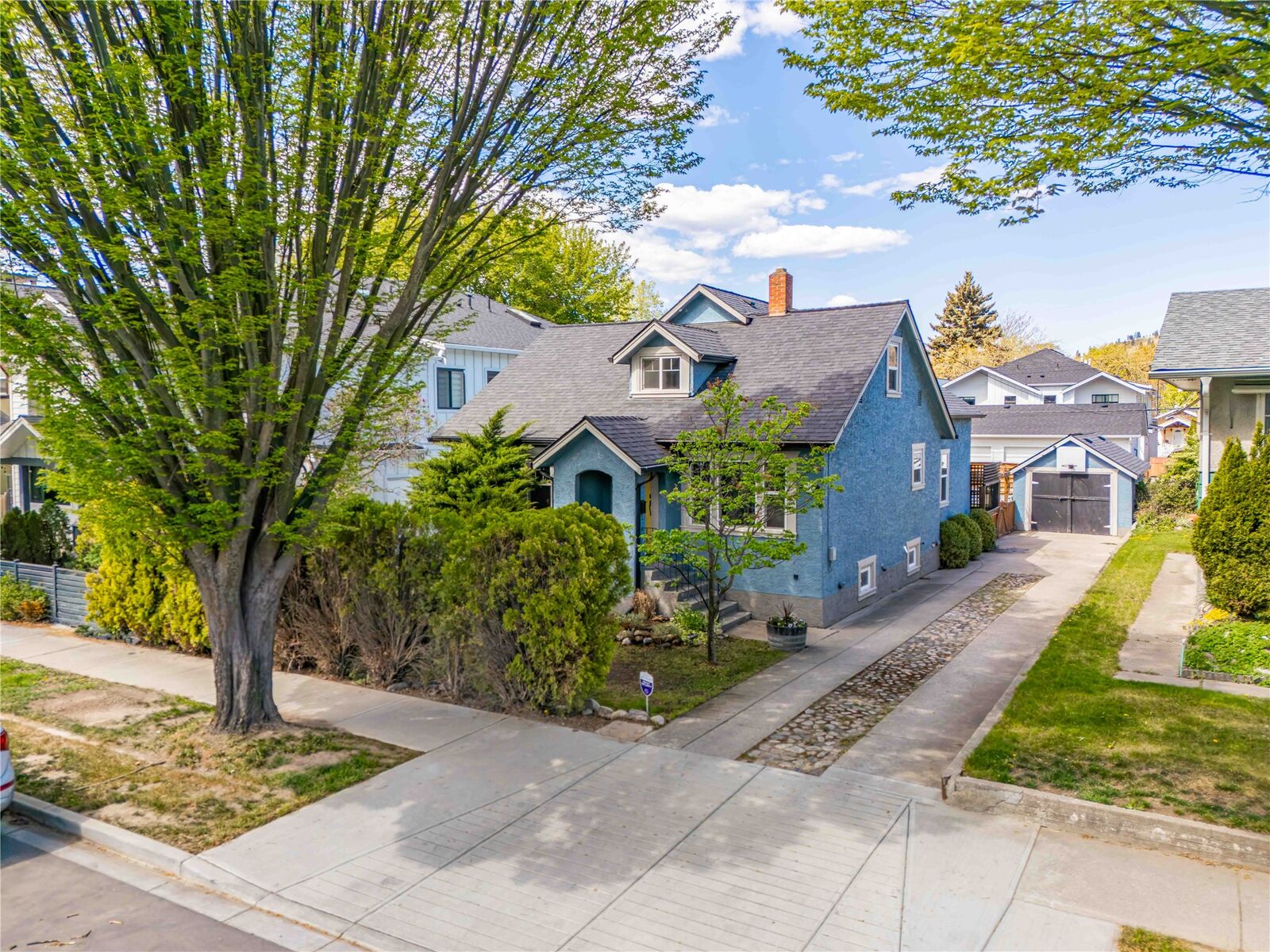 Property Photo:  756 Stockwell Avenue  BC V1Y 6V9 