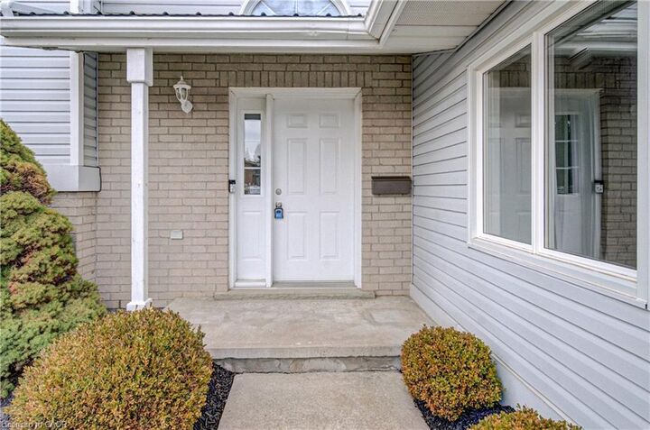 Property Photo:  271 College Street W  ON N0E 1Y0 