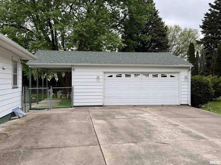 Property Photo: 790 Oak Street IL 61401