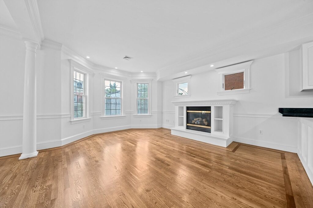 Property Photo:  906 E Broadway 2  MA 02127 