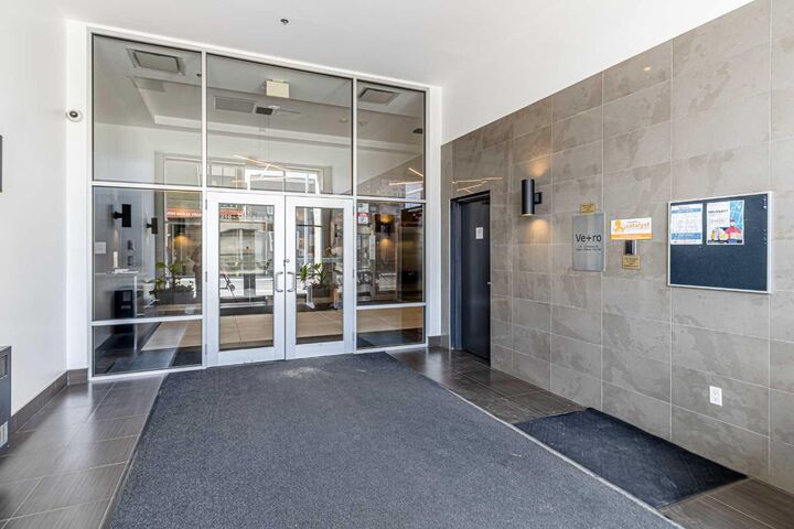 Property Photo: 210 15 Avenue SE 3206 AB T2G 0B5