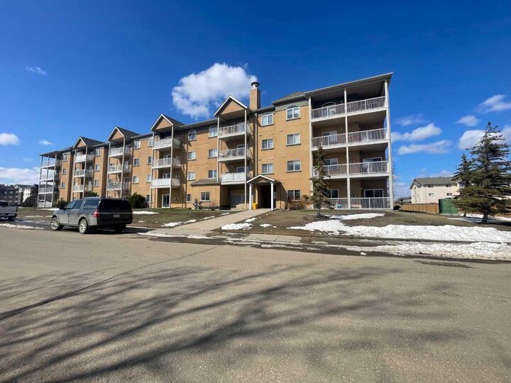 Property Photo:  6802 42 Street 303  AB T9V 2H5 