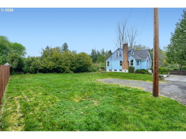 Property Photo:  3552 NE Everett St  WA 98607 