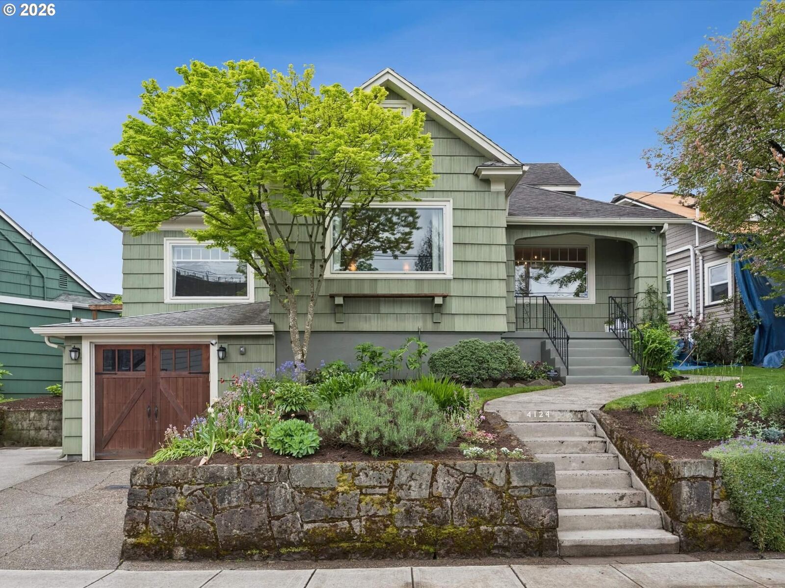Property Photo:  4124 NE Multnomah St  OR 97232 