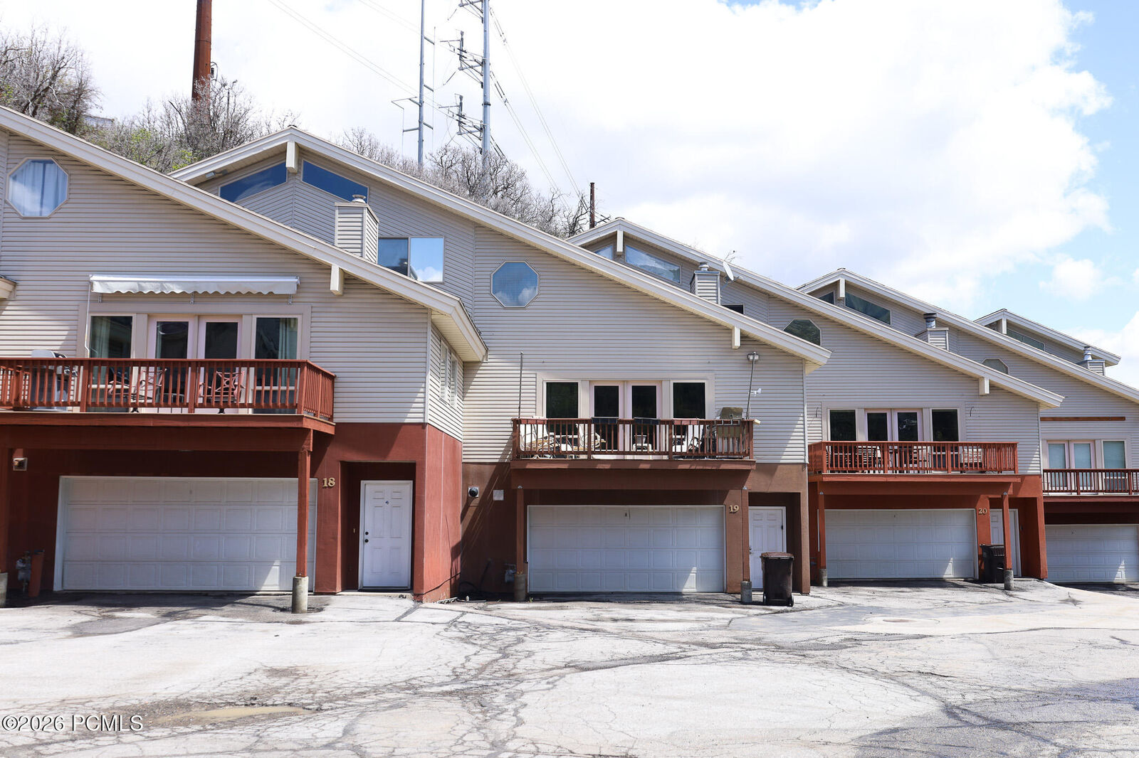 Property Photo:  435 Aspen Drive Apt 19  UT 84098 