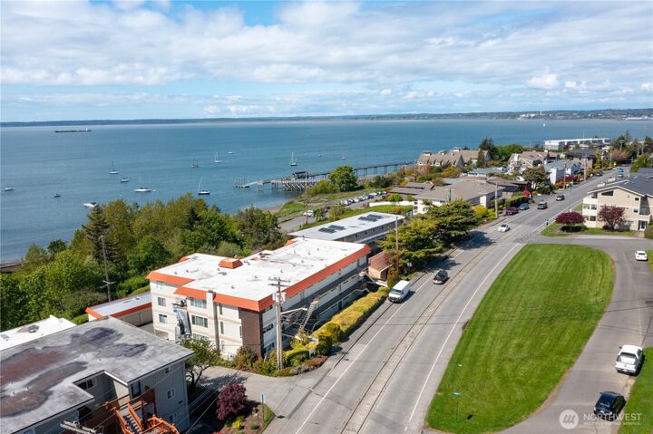 Property Photo:  1014  11th Street 103  WA 98225 