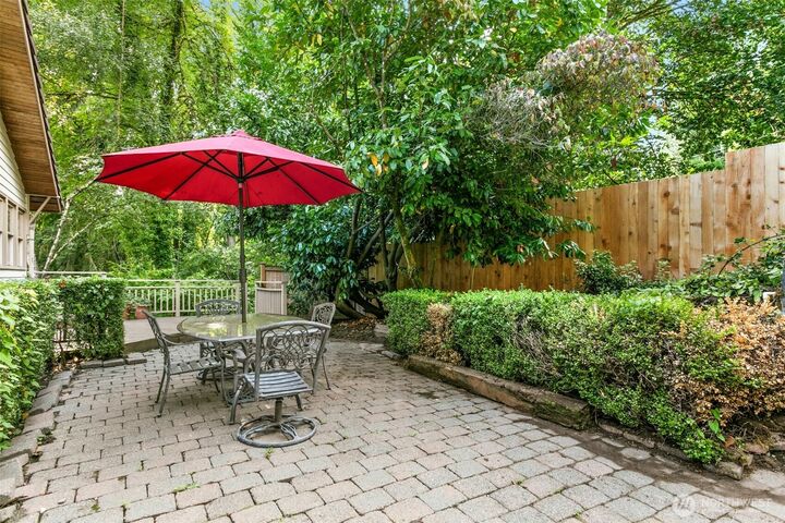 Property Photo:  18901  61 Avenue NE  WA 98028 