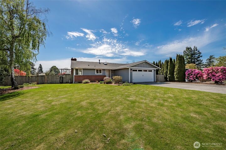 Property Photo:  2147  Hillside Place  WA 98248 
