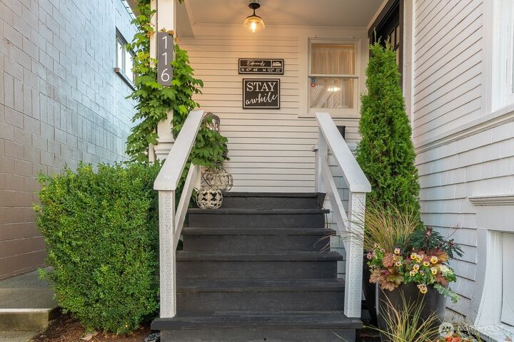 Property Photo:  116  4th Avenue N  WA 98020 