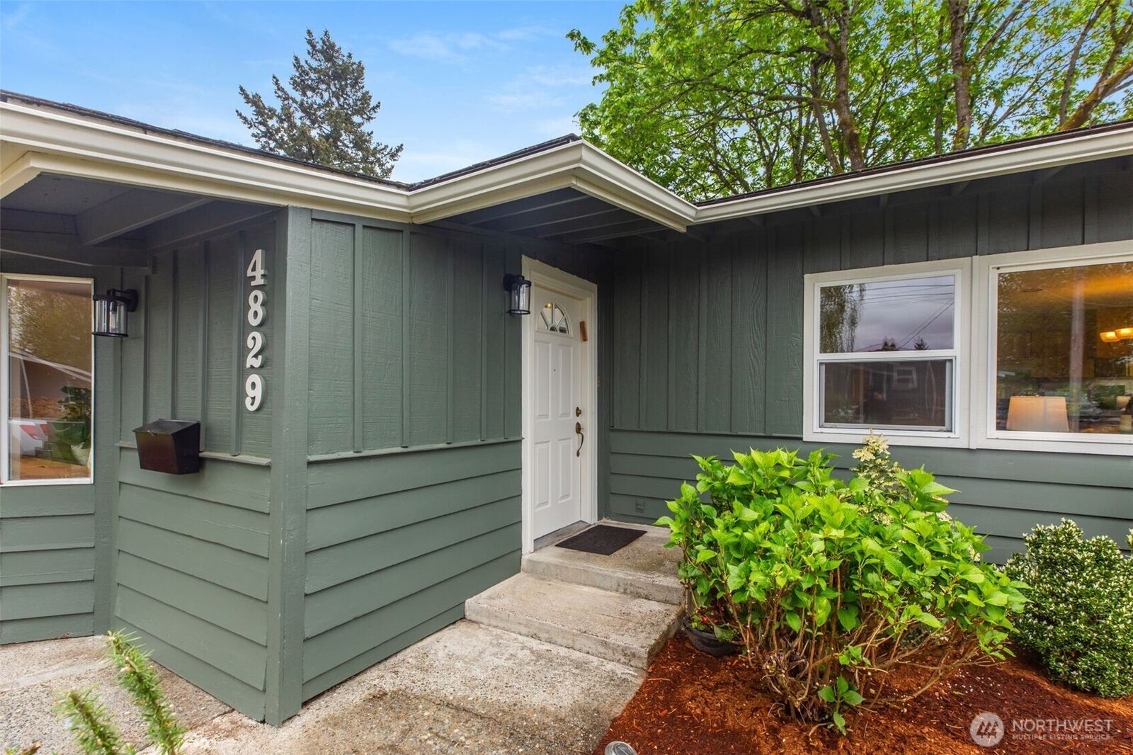 Property Photo:  4829 S Kenny Street  WA 98118 