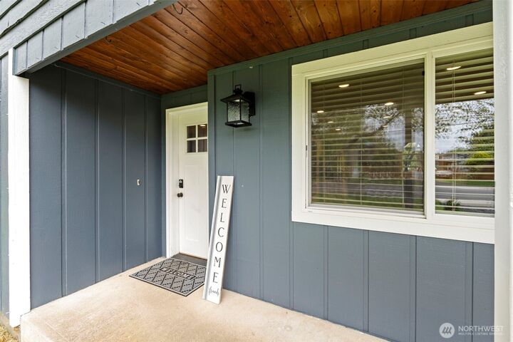 Property Photo:  616 N 12th Street  WA 98541 