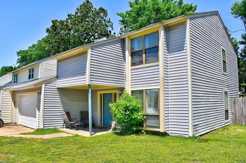 Property Photo: 900 Meadowburm Cir VA 23452