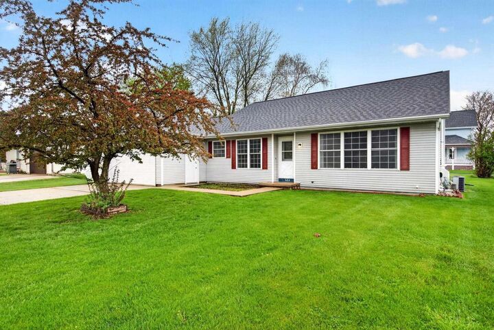 Property Photo:  604 Sunrise Drive  WI 54971 