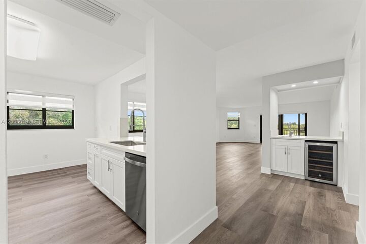 Property Photo:  16171 Blatt Blvd 401  FL 33326 