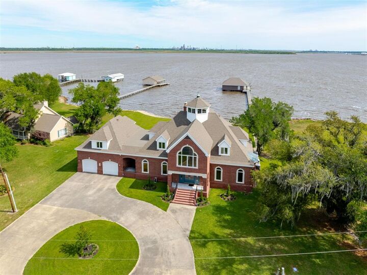 Property Photo:  7090 Moss Lake Lane  LA 70665 