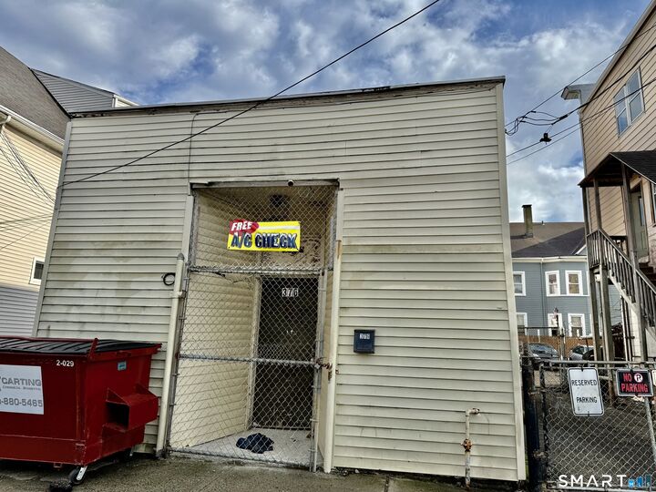 Property Photo:  1368-1370 East Main Street  CT 06608 