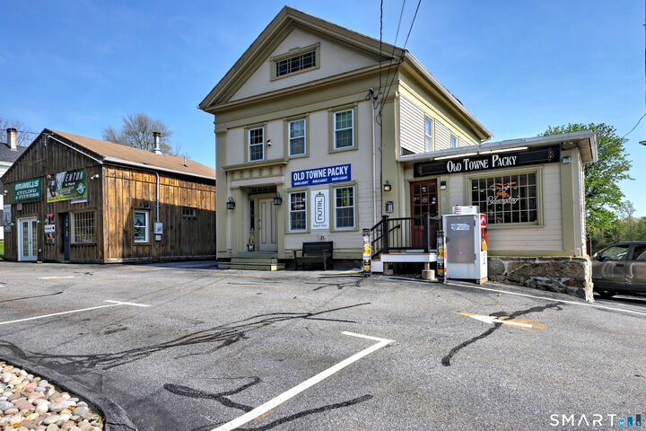 Property Photo:  